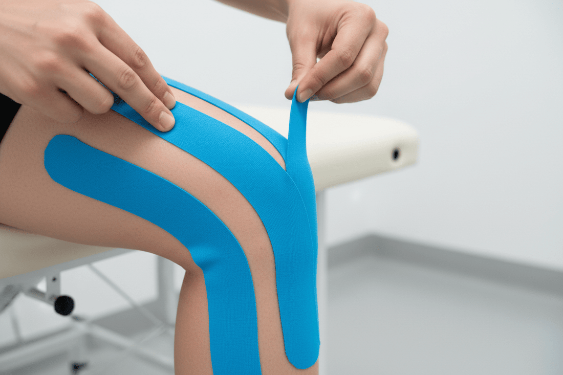 Kinesiotape Knie anlegen – Schritt-für-Schritt bei Knieschmerzen - vision-performance.de